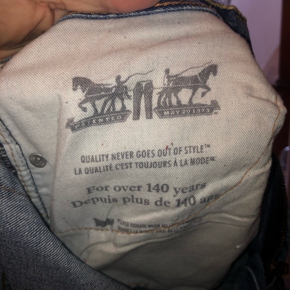 Classic Blue Levi’s Denim Jeans- 505 -32 by 32 worn a few times. - Picture 5 of 11